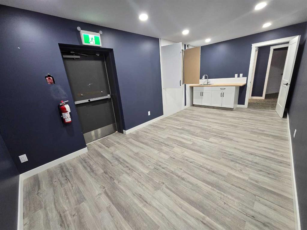 120 & 130-4707 50 Street, Red Deer, Alberta, T4N 1X3 (113680895)