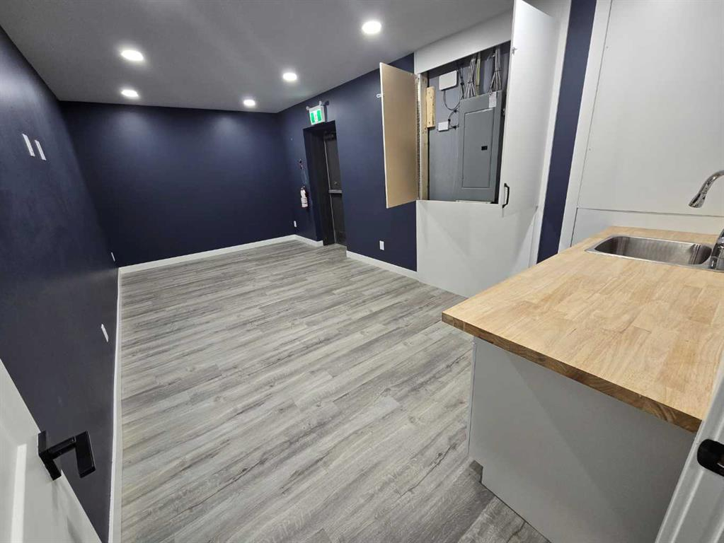 120 & 130-4707 50 Street, Red Deer, Alberta, T4N 1X3 (113680895)