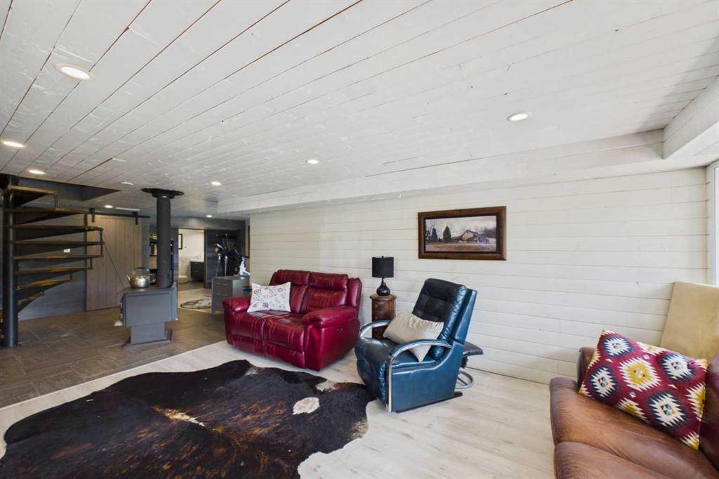 10-2168 587 Highway, Rural Red Deer County, Alberta, T0M 0K0 (114169320)