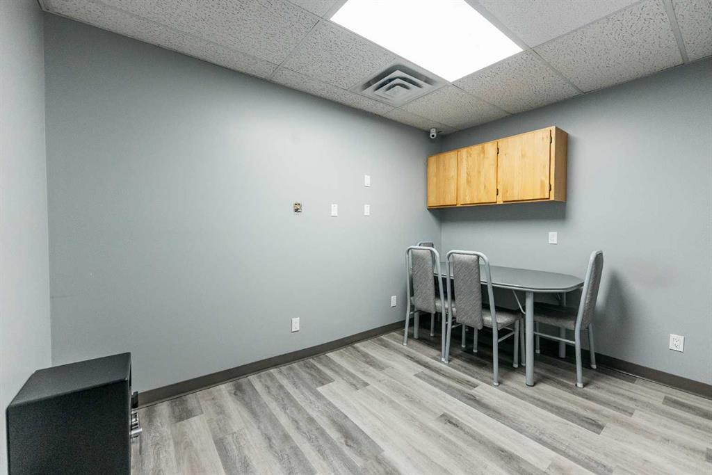 Bay 9-4801 51 Avenue, Red Deer, Alberta, T4N 4H2 (114490906)