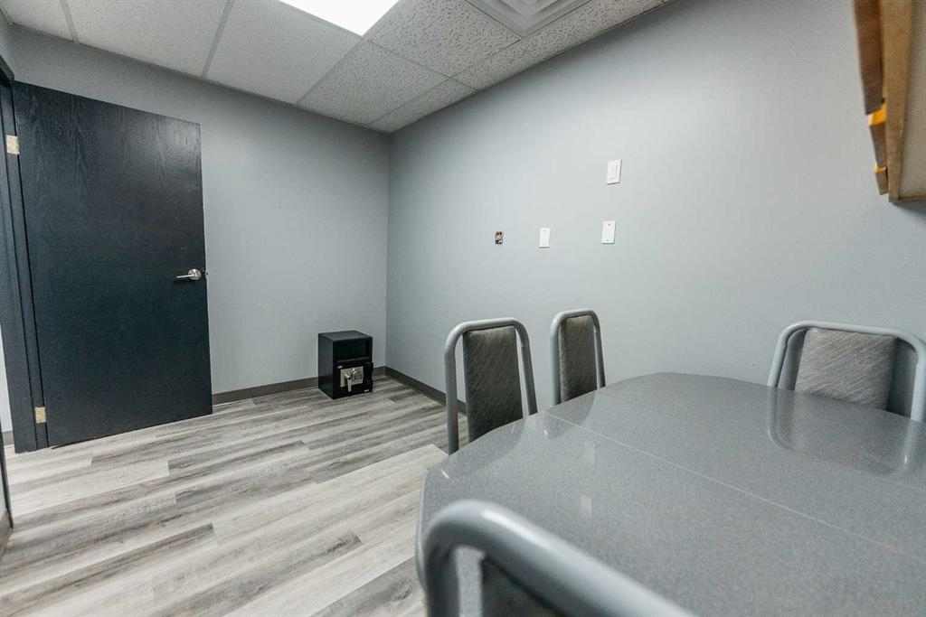 Bay 9-4801 51 Avenue, Red Deer, Alberta, T4N 4H2 (114490906)