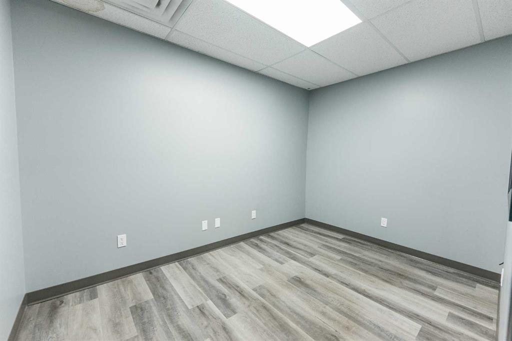 Bay 9-4801 51 Avenue, Red Deer, Alberta, T4N 4H2 (114490906)