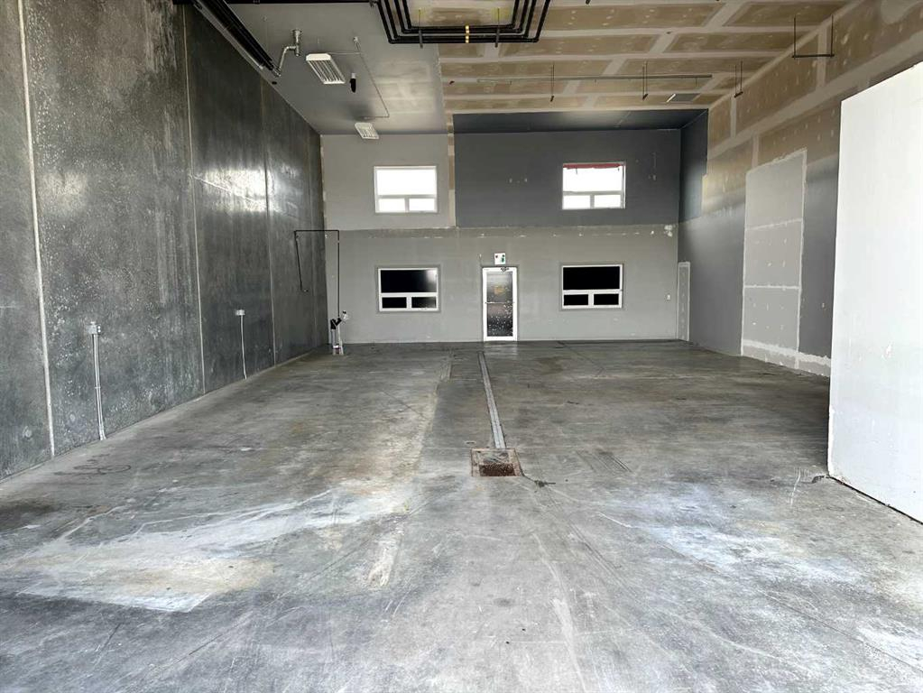 204-27211 12 Highway, Rural Lacombe County, Alberta, T4L 1K7 (115048234)