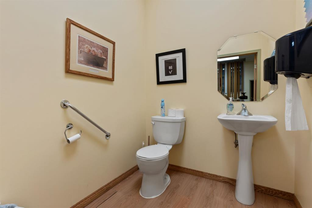 4933 49 Street, Camrose, Alberta, T4V 1N3 (80541868)