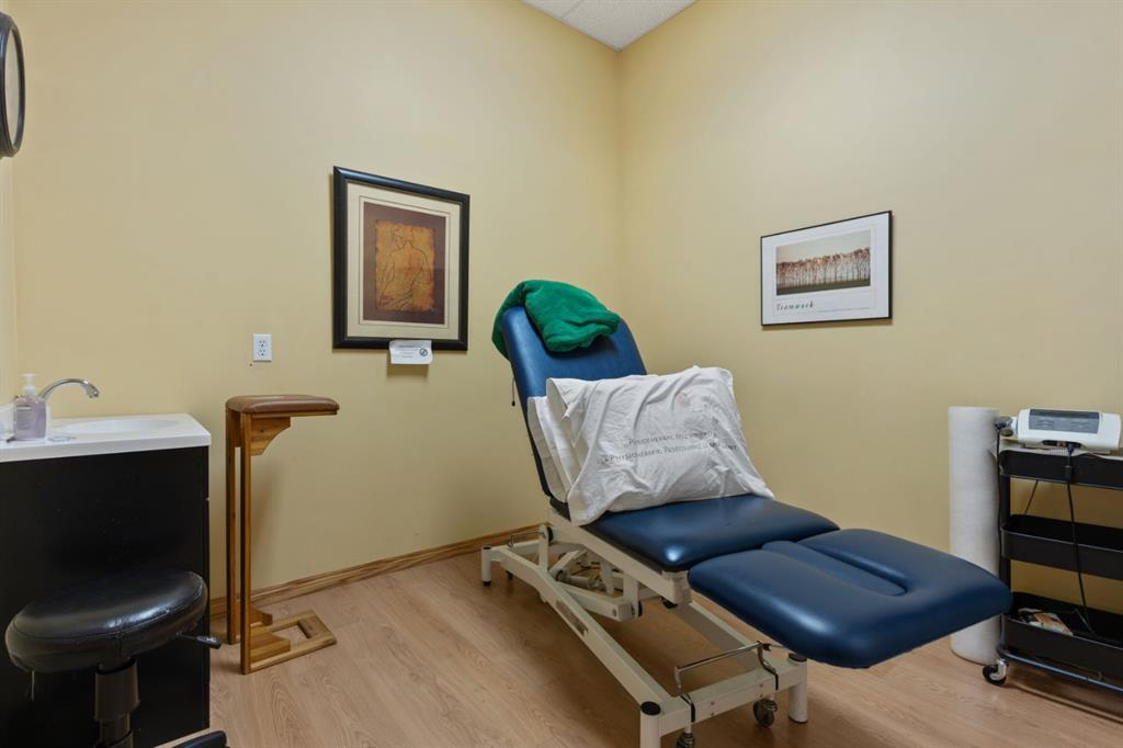 4933 49 Street, Camrose, Alberta, T4V 1N3 (80541868)