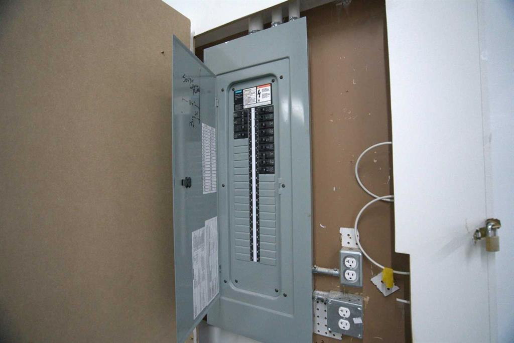 102-5703 48 Avenue, Camrose, Alberta, T4V0J9 (88854530)