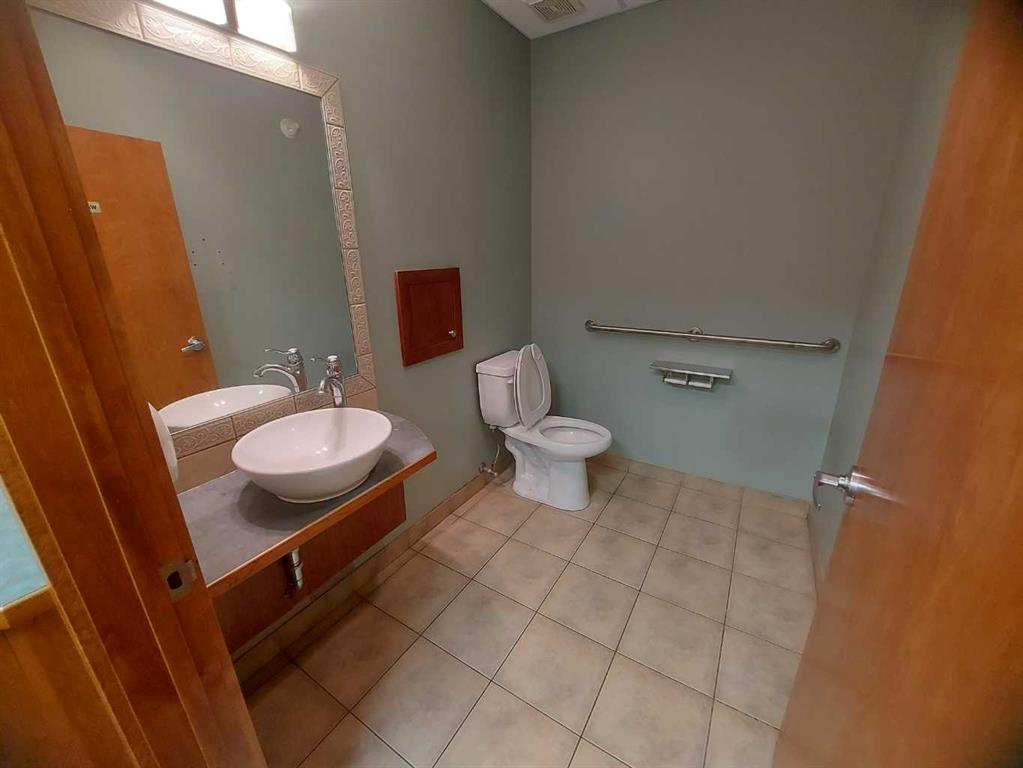 210-4320 50 Avenue, Red Deer, Alberta, T4N 3Z6 (95889573)