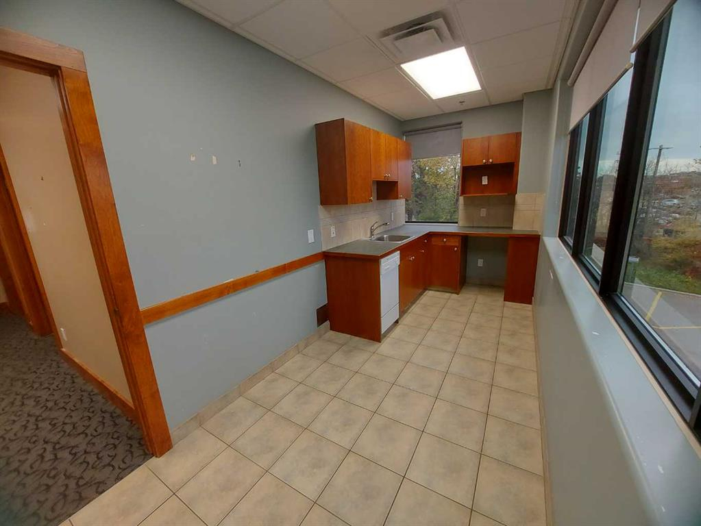 210-4320 50 Avenue, Red Deer, Alberta, T4N 3Z6 (95889573)