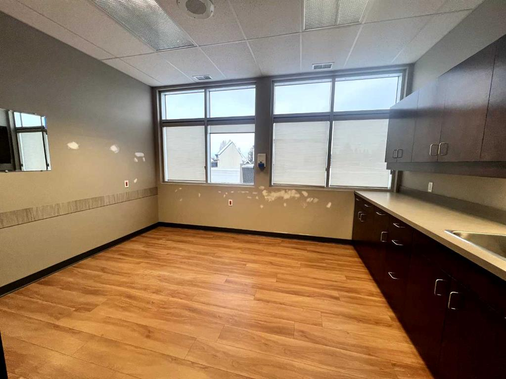 201A-3215 49 Avenue, Red Deer, Alberta, T2N 0M8 (97098681)