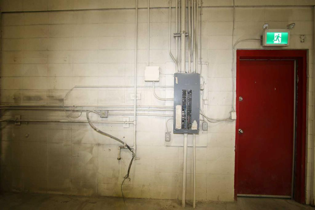 Bays 4-5-7419 50 Avenue, Red Deer, Alberta, T4P 1M5 (97989018)