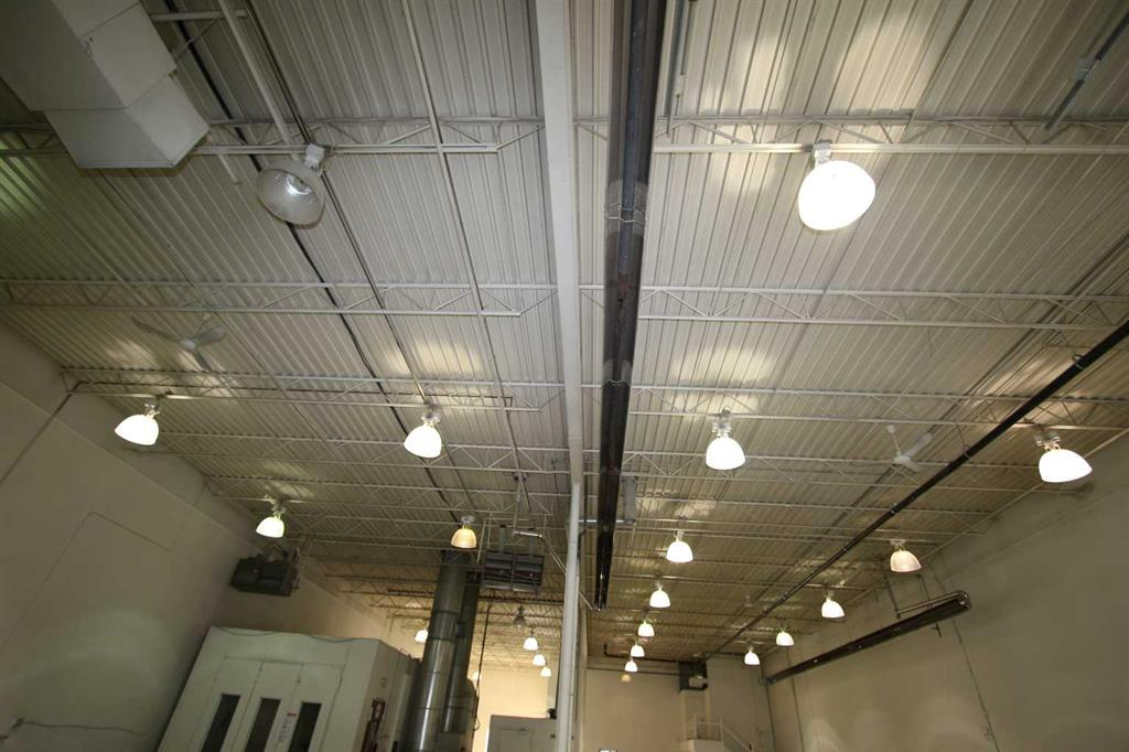 Bays 4-5-7419 50 Avenue, Red Deer, Alberta, T4P 1M5 (97989018)