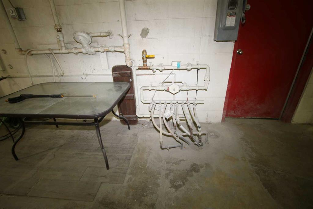 Bays 4-5-7419 50 Avenue, Red Deer, Alberta, T4P 1M5 (97989018)