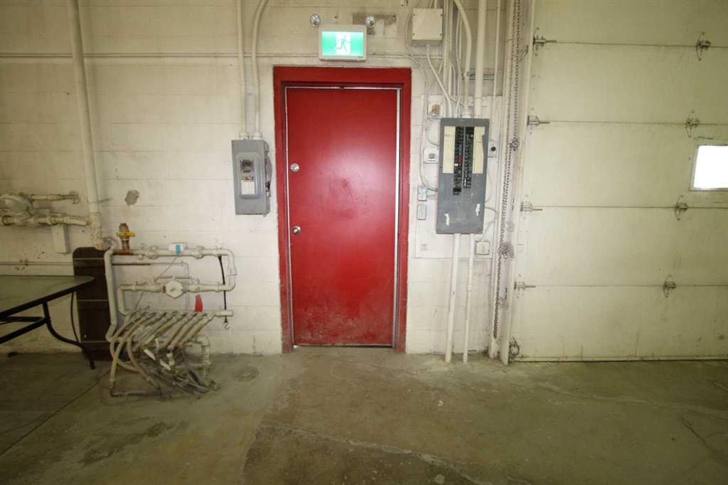 Bays 4-5-7419 50 Avenue, Red Deer, Alberta, T4P 1M5 (97989018)