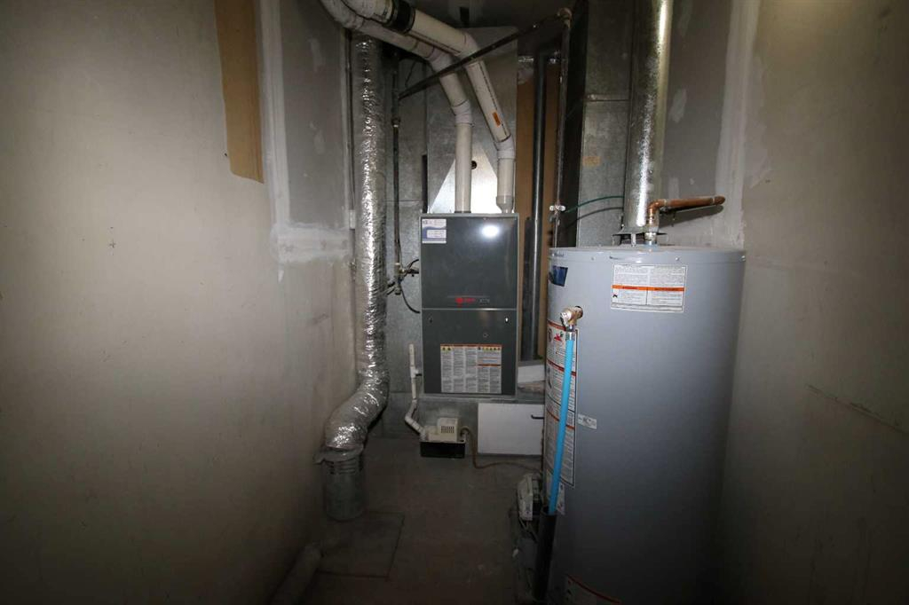 Bays 4-5-7419 50 Avenue, Red Deer, Alberta, T4P 1M5 (97989018)