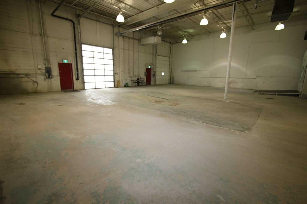 Bays 4-5-7419 50 Avenue, Red Deer, Alberta, T4P 1M5 (97989018)