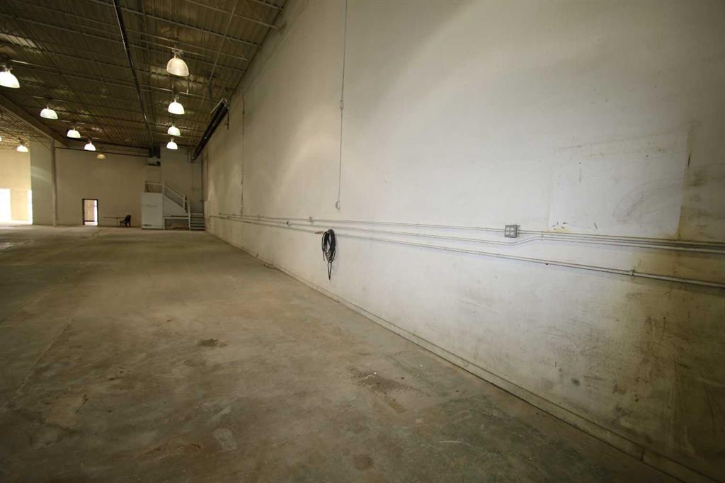 Bays 4-5-7419 50 Avenue, Red Deer, Alberta, T4P 1M5 (97989018)