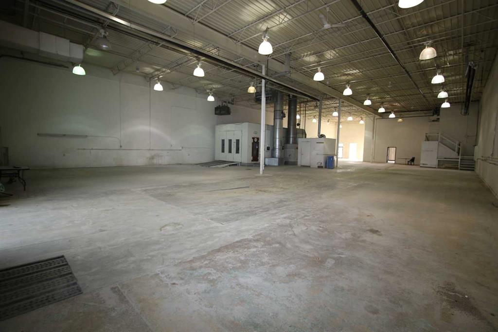 Bays 4-5-7419 50 Avenue, Red Deer, Alberta, T4P 1M5 (97989018)