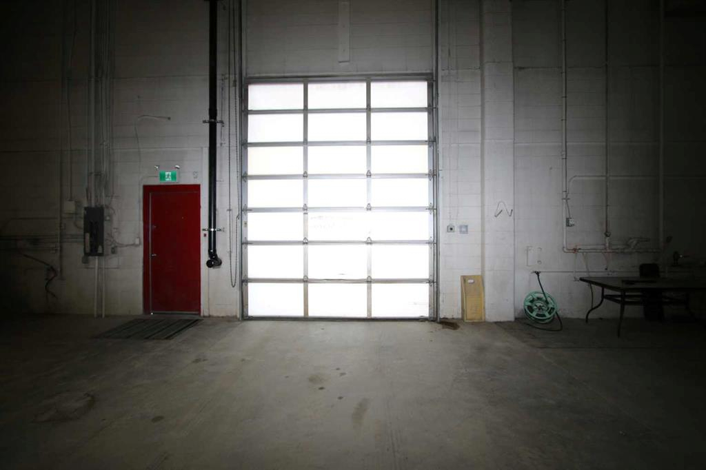 Bays 4-5-7419 50 Avenue, Red Deer, Alberta, T4P 1M5 (97989018)