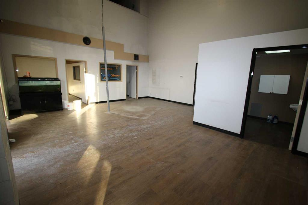 Bays 4-5-7419 50 Avenue, Red Deer, Alberta, T4P 1M5 (97989018)