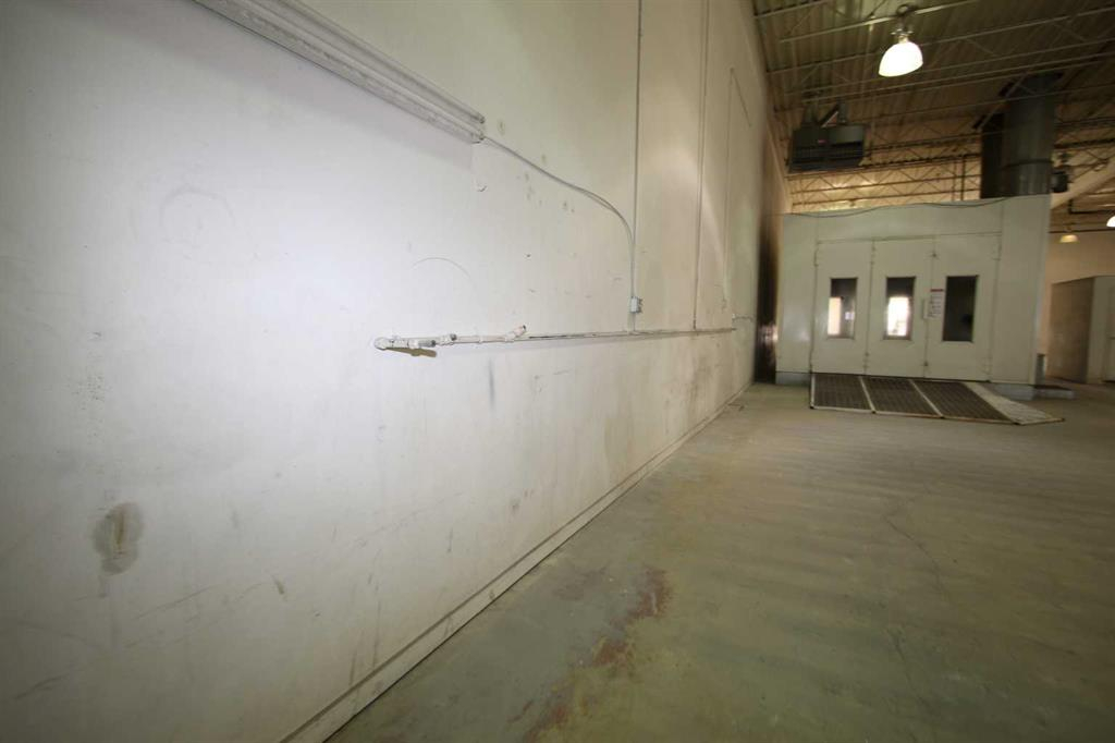 Bays 4-5-7419 50 Avenue, Red Deer, Alberta, T4P 1M5 (97989018)