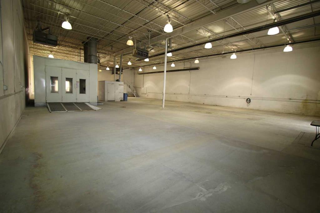 Bays 4-5-7419 50 Avenue, Red Deer, Alberta, T4P 1M5 (97989018)