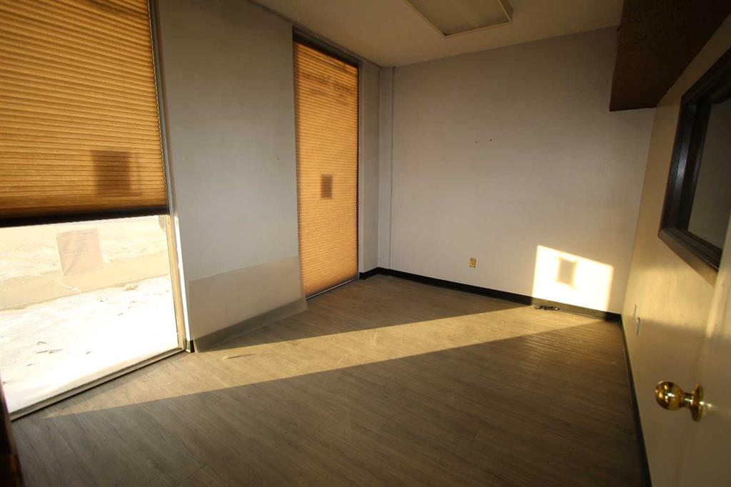 Bays 4-5-7419 50 Avenue, Red Deer, Alberta, T4P 1M5 (97989018)