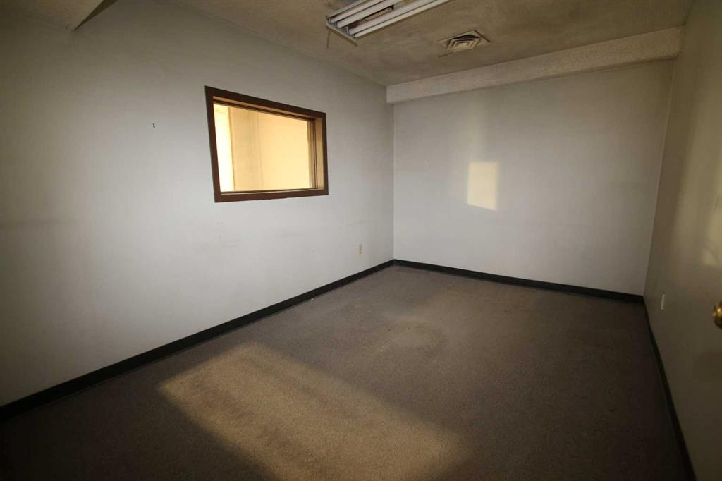 Bays 4-5-7419 50 Avenue, Red Deer, Alberta, T4P 1M5 (97989018)