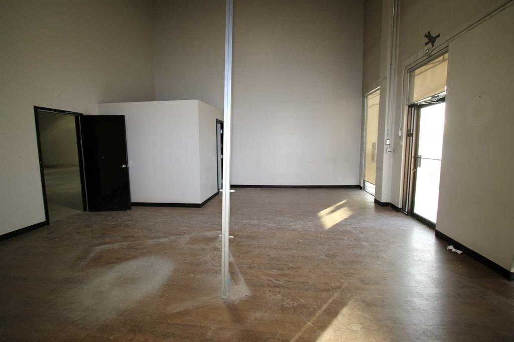 Bays 4-5-7419 50 Avenue, Red Deer, Alberta, T4P 1M5 (97989018)