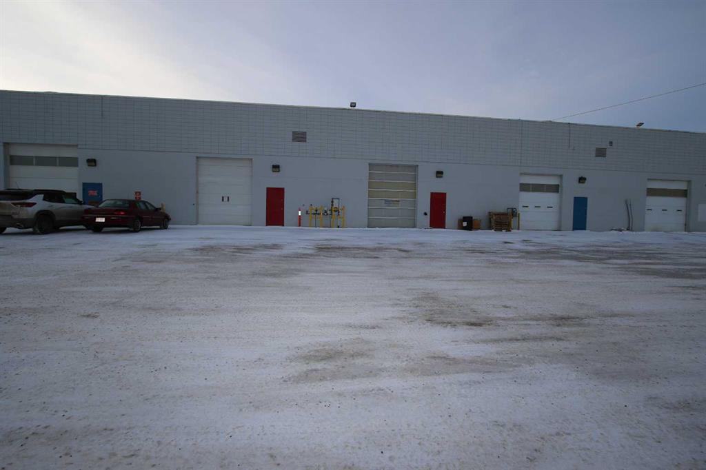 Bays 4-7419 50 Avenue, Red Deer, Alberta, T4P 1M5 (97989018)