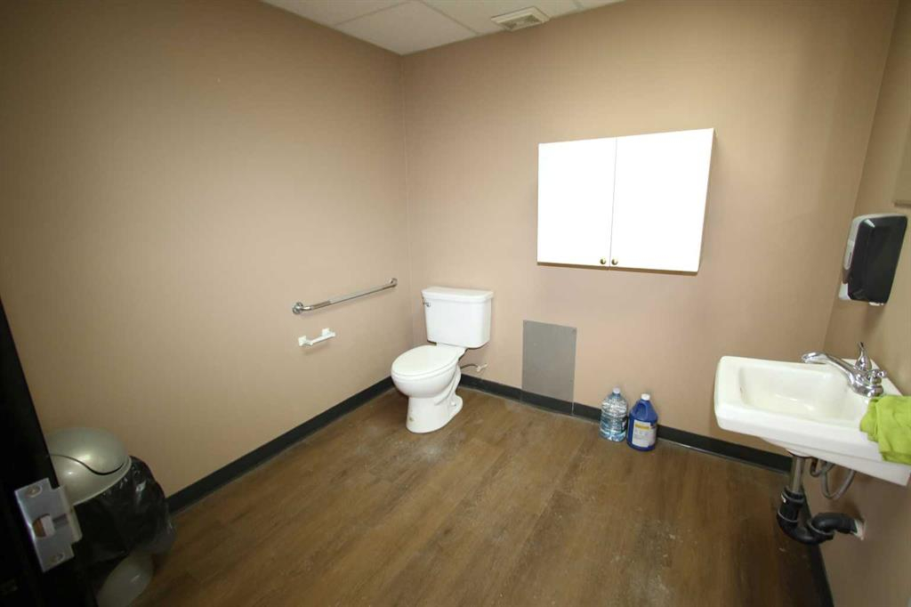 Bays 4-7419 50 Avenue, Red Deer, Alberta, T4P 1M5 (97989018)