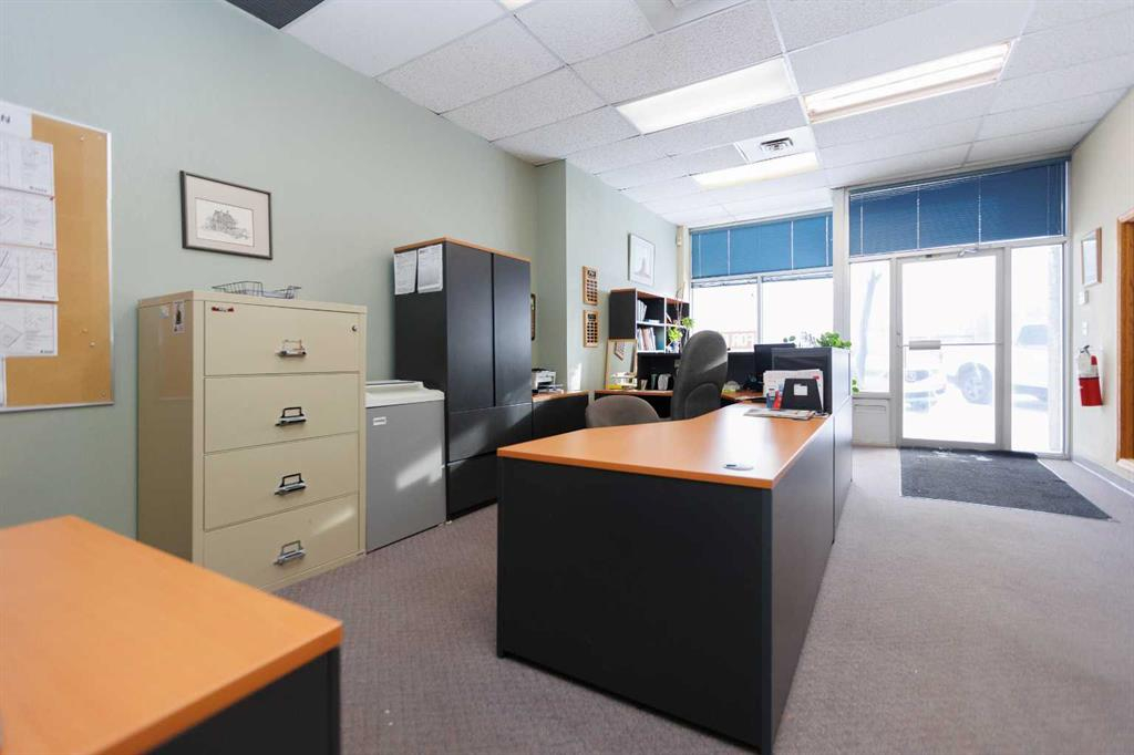 B-4730 50 Street, Red Deer, Alberta, T4N 1X2 (98138993)