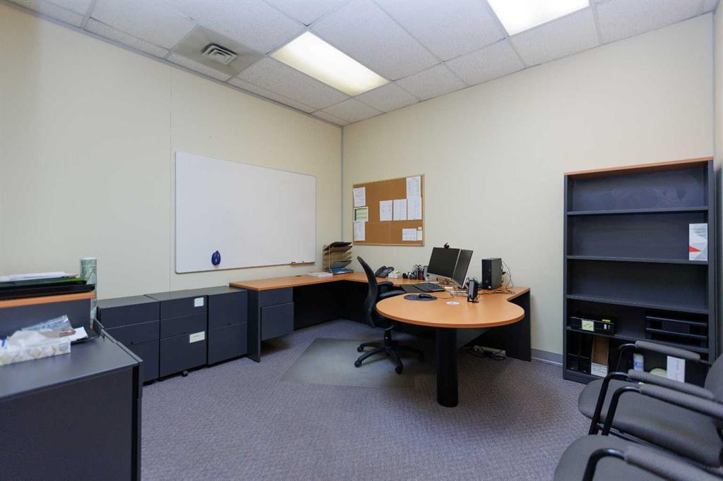 B-4730 50 Street, Red Deer, Alberta, T4N 1X2 (98138993)