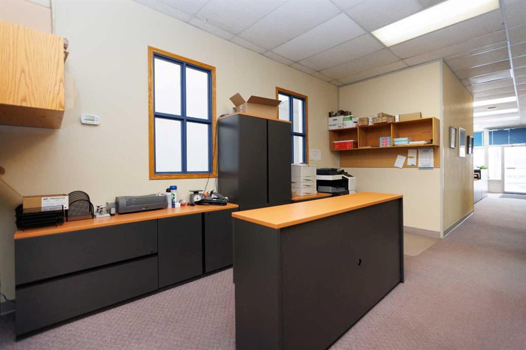 B-4730 50 Street, Red Deer, Alberta, T4N 1X2 (98138993)