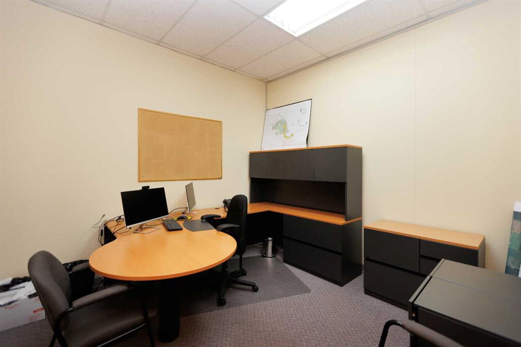 B-4730 50 Street, Red Deer, Alberta, T4N 1X2 (98138993)