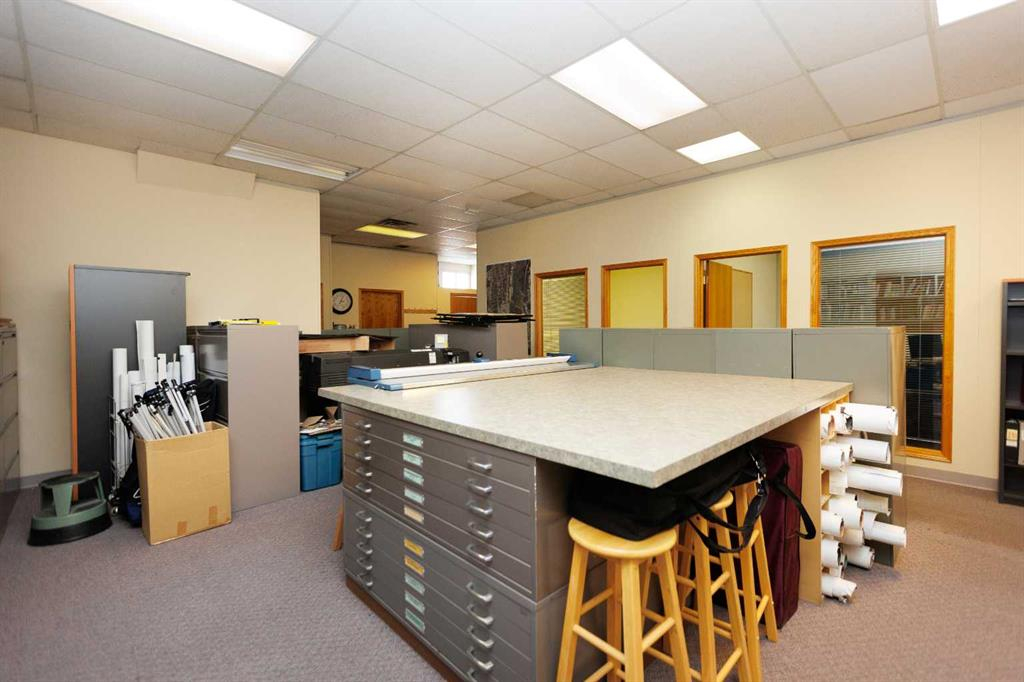 B-4730 50 Street, Red Deer, Alberta, T4N 1X2 (98138993)