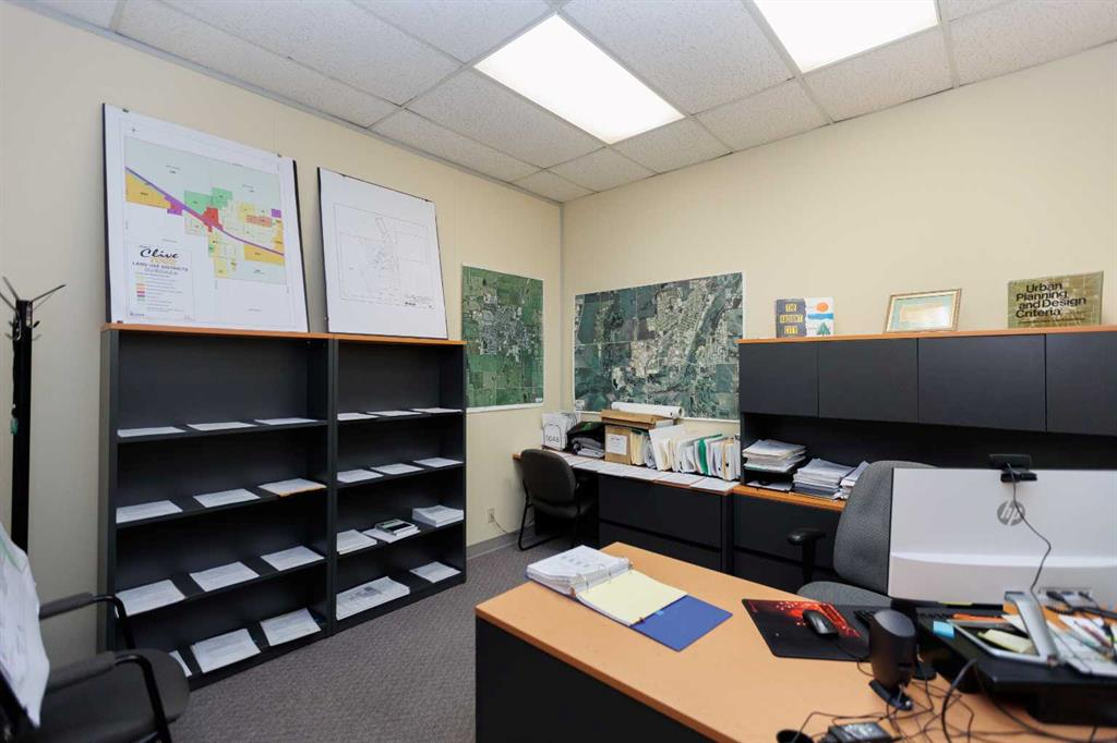 B-4730 50 Street, Red Deer, Alberta, T4N 1X2 (98138993)